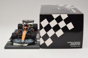 McLaren MCL36 #3 D. Ricciardo Abu Dhabi GP 2022 Minichamps 1:18 537224003 Živica – obrázok 6 z 7