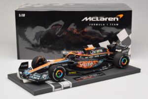 McLaren MCL36 #3 D. Ricciardo Abu Dhabi GP 2022 Minichamps 1:18 537224003 Živica – obrázok 7 z 7