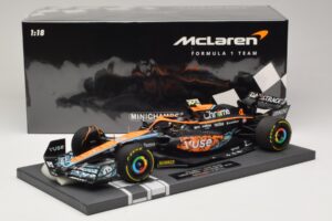 McLaren MCL36 #4 L. Norris Abu Dhabi GP 2022 Minichamps 1:18 537224004 Živica – obrázok 6 z 7