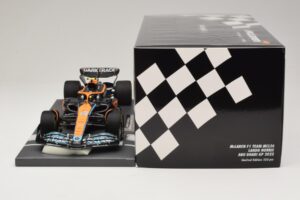 McLaren MCL36 #4 L. Norris Abu Dhabi GP 2022 Minichamps 1:18 537224004 Živica – obrázok 7 z 7