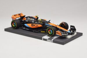 McLaren MCL60 #4 L. Norris 2nd Place Hungarian GP 2023 Minichamps 1:18 537233004 Živica – obrázok 4 z 7