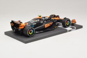 McLaren MCL60 #4 L. Norris 2nd Place Singapore GP 2023 Minichamps 1:18 537233404 Živica – obrázok 2 z 7