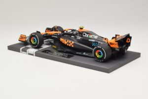 McLaren MCL60 #4 L. Norris 2nd Place Singapore GP 2023 Minichamps 1:18 537233404 Živica – obrázok 5 z 7