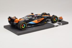 McLaren MCL60 #81 O. Piastri Hungarian GP 2023 Minichamps 1:18 537233081 Živica – obrázok 2 z 7