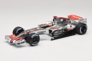 McLaren MP4/21 #3 K. Raikkonen 2006 Minichamps 1:18 530061803 Živica