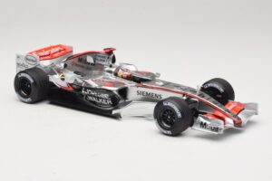 McLaren MP4/21 #3 K. Raikkonen 2006 Minichamps 1:18 530061803 Živica – obrázok 4 z 7
