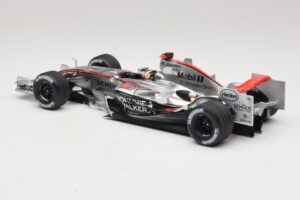 McLaren MP4/21 #3 K. Raikkonen 2006 Minichamps 1:18 530061803 Živica – obrázok 5 z 7