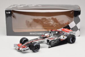 McLaren MP4/21 #3 K. Raikkonen 2006 Minichamps 1:18 530061803 Živica – obrázok 7 z 7