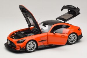 Mercedes AMG GT Black Series C190 Oranžový so Striebornými Ráfikmi Minichamps 1:18 110032024 Kov – obrázok 2 z 8