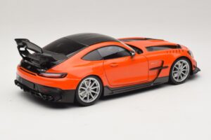 Mercedes AMG GT Black Series C190 Oranžový so Striebornými Ráfikmi Minichamps 1:18 110032024 Kov – obrázok 3 z 8