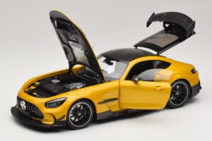 Mercedes AMG GT Black Series C190 Solarbeam Yellow Metallic Minichamps 1:18 110032021 Kov – obrázok 2 z 8