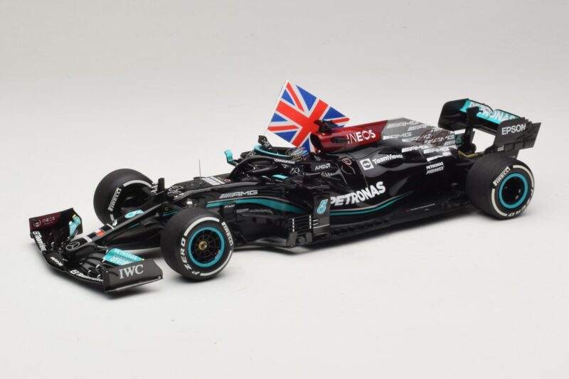 Mercedes AMG Petronas W12 E Performance L. Hamilton Winner British GP 2021 Minichamps 1:18 110211144 Živica