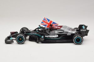 Mercedes AMG Petronas W12 E Performance L. Hamilton Winner British GP 2021 Minichamps 1:18 110211144 Živica – obrázok 3 z 7
