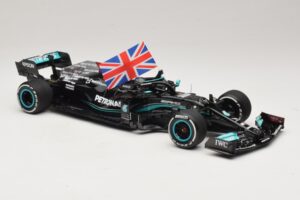 Mercedes AMG Petronas W12 E Performance L. Hamilton Winner British GP 2021 Minichamps 1:18 110211144 Živica – obrázok 4 z 7