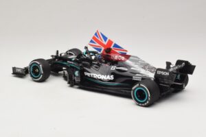 Mercedes AMG Petronas W12 E Performance L. Hamilton Winner British GP 2021 Minichamps 1:18 110211144 Živica – obrázok 5 z 7