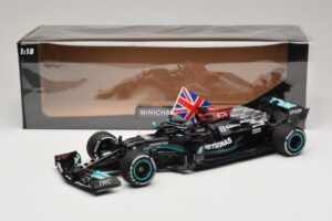 Mercedes AMG Petronas W12 E Performance L. Hamilton Winner British GP 2021 Minichamps 1:18 110211144 Živica – obrázok 7 z 7
