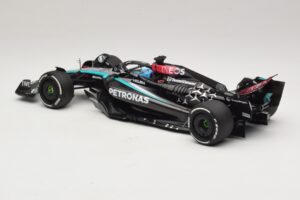 Mercedes AMG Petronas W15 E Performance G. Russell 2024 Minichamps 1:18 110240163 Živica – obrázok 5 z 7