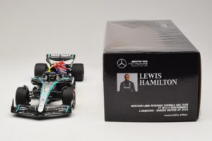 Mercedes AMG Petronas W15 E Performance L. Hamilton Winner British GP 2024 Minichamps 1:18 110241244 Živica – obrázok 6 z 7