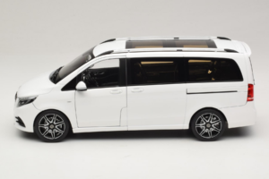 Mercedes V-Class W447 AMG Line Biely Norev 1:18 183876 Kov – obrázok 5 z 8