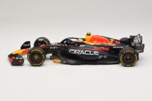 Oracle Red Bull Racing RB19 S. Perez Abu Dhabi GP 2023 Minichamps 1:18 110232311 Živica – obrázok 3 z 7