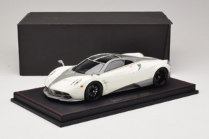 Pagani Huayra Luminous Green AB 1:18 REMC041 Živica – obrázok 7 z 7