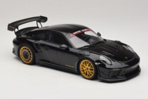 Porsche 911 992 GT3 RS Manthey Racing Čierny so Zlatými Ráfkami Minichamps 1:18 MR-911-GT3RS-1804 Kov – obrázok 4 z 6