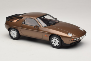 Porsche 928 S Tobacco Metallic GT Spirit 1:18 GT1005 Živica – obrázok 4 z 6