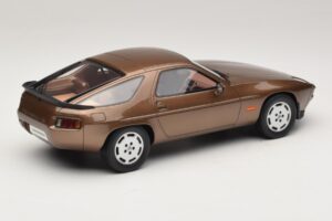 Porsche 928 S Tobacco Metallic GT Spirit 1:18 GT1005 Živica – obrázok 2 z 6