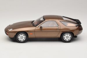 Porsche 928 S Tobacco Metallic GT Spirit 1:18 GT1005 Živica – obrázok 3 z 6