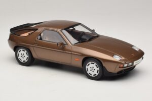Porsche 928 S Tobacco Metallic GT Spirit 1:18 GT1005 Živica – obrázok 4 z 6