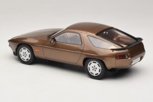 Porsche 928 S Tobacco Metallic GT Spirit 1:18 GT1005 Živica – obrázok 5 z 6