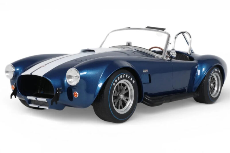 Shelby Cobra 427 S/C Modrý & Biely Pruh GT Spirit 1:8 GTS800802 Živica