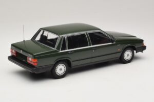Volvo 740 GL Tmavo Zelený Minichamps 1:18 155171702 Kov – obrázok 2 z 6