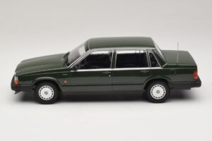 Volvo 740 GL Tmavo Zelený Minichamps 1:18 155171702 Kov – obrázok 3 z 6