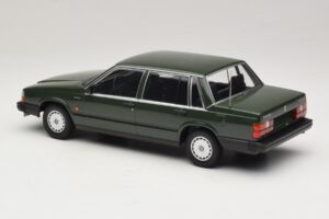 Volvo 740 GL Tmavo Zelený Minichamps 1:18 155171702 Kov – obrázok 5 z 6