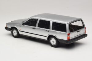 Volvo 740 GL Kombi Strieborný Minichamps 1:18 155171770 Kov – obrázok 5 z 6