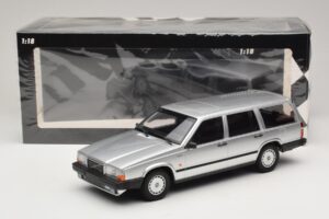 Volvo 740 GL Kombi Strieborný Minichamps 1:18 155171770 Kov – obrázok 6 z 6