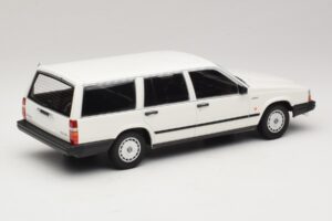 Volvo 740 GL Kombi Biely Minichamps 1:18 155171772 Kov – obrázok 2 z 6