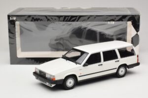 Volvo 740 GL Kombi Biely Minichamps 1:18 155171772 Kov – obrázok 6 z 6