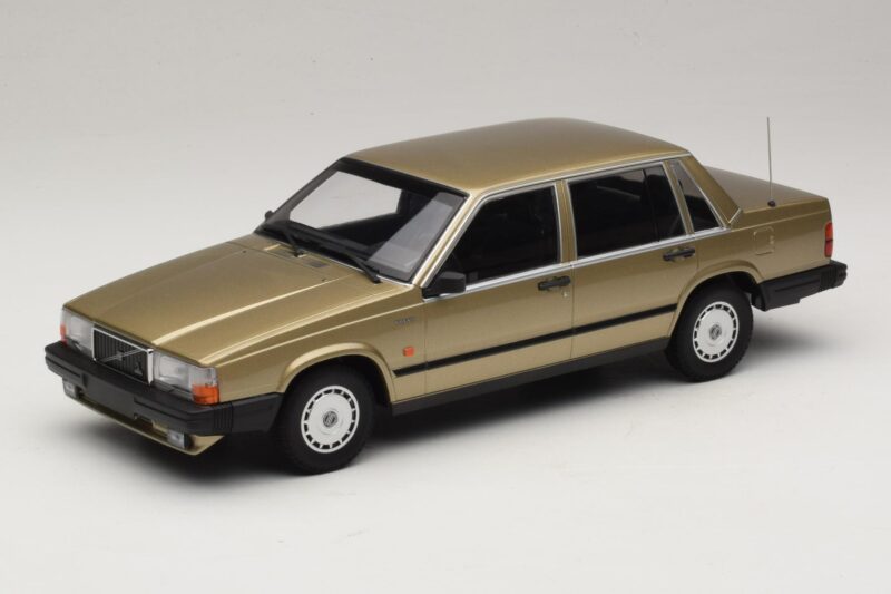 Volvo 740 GL Zlatý Minichamps 1:18 155171700 Kov