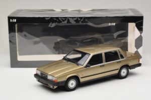 Volvo 740 GL Zlatý Minichamps 1:18 155171700 Kov – obrázok 6 z 6