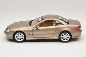 Mercedes SL500 R230 Travertine Beige Norev 1:18 183843 Kov – obrázok 4 z 9
