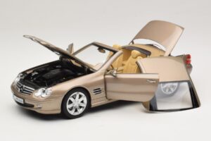 Mercedes SL500 R230 Travertine Beige Norev 1:18 183843 Kov – obrázok 2 z 9