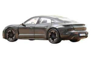 Porsche Taycan Turbo S Slate Grey Neo Norev 1:18 187654 Kov – obrázok 3 z 5