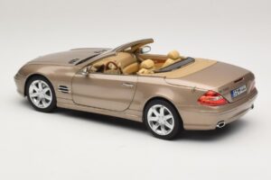 Mercedes SL500 R230 Travertine Beige Norev 1:18 183843 Kov – obrázok 8 z 9