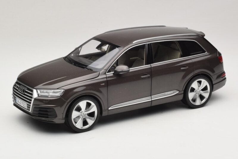 Audi Q7 4M Argus Brown Minichamps 1:18 5011407615 Kov