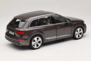 Audi Q7 4M Argus Brown Minichamps 1:18 5011407615 Kov – obrázok 3 z 8