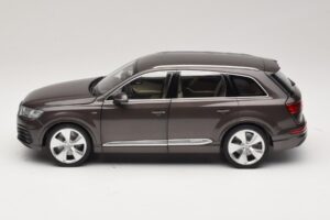 Audi Q7 4M Argus Brown Minichamps 1:18 5011407615 Kov – obrázok 4 z 8