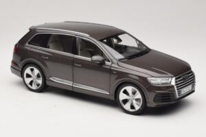 Audi Q7 4M Argus Brown Minichamps 1:18 5011407615 Kov – obrázok 6 z 8