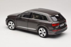Audi Q7 4M Argus Brown Minichamps 1:18 5011407615 Kov – obrázok 7 z 8